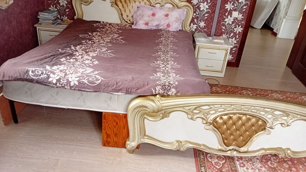 Спальный гарнитур