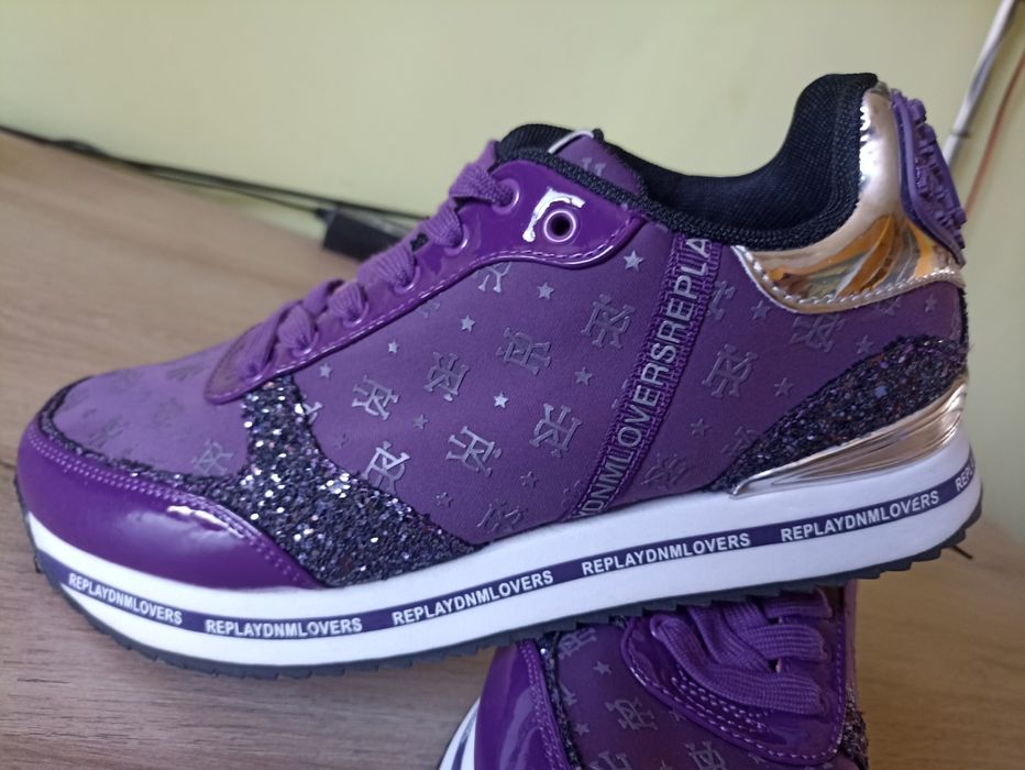 Чисто нови обувки на ,  Replay