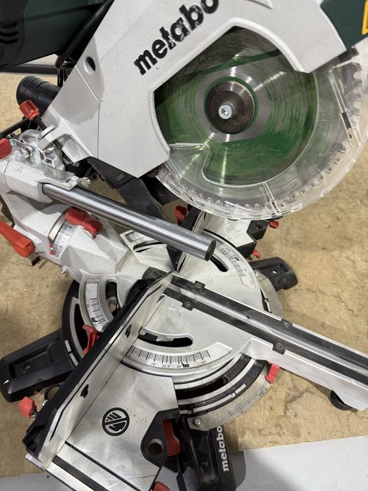 Fierastrau circular combinat de masa Metabo KGSV 72 Xact