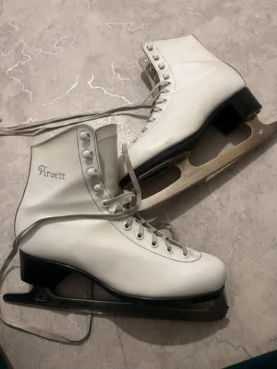 Продам фигурные коньки