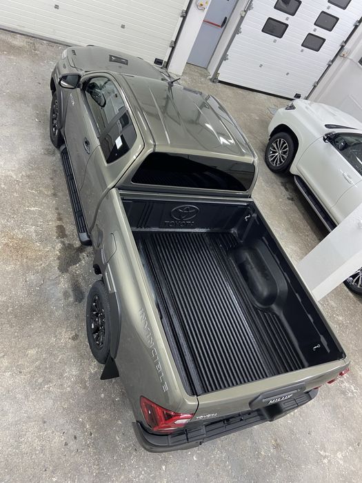 Toyota Hilux Extra Cab Invincible 2.8D 4WD, Pret afisat TVA inclus