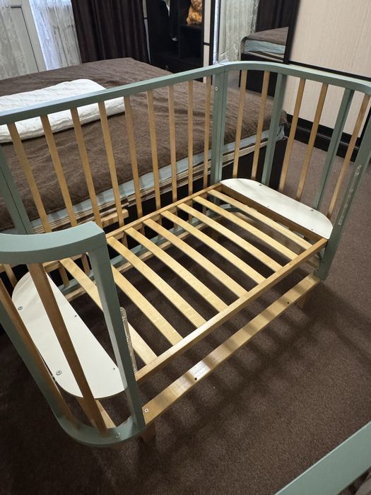 Детская кровать (+маятник в комплекте)