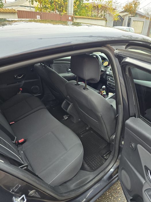 Vând renault megane 3 2014 Motor 1.5 110cp

Geamuri electrice față/spa