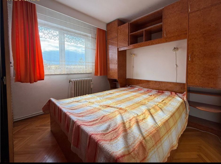 Inchiriez apartament de 3 camere semidecomandat in Manastur