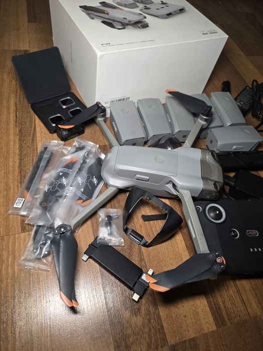 DJI Air 2S  комплект с 7 батериu и 2 зарядни