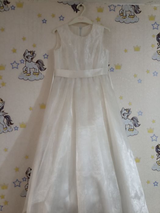 Платье праздничное.рост 122+