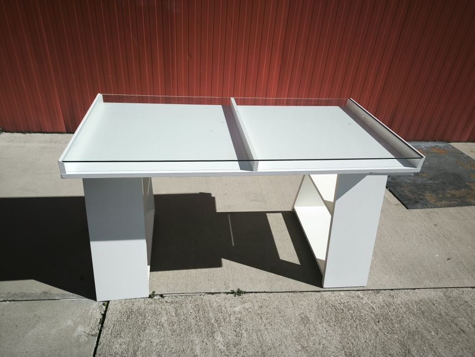 Бюро, шкаф  за магазин