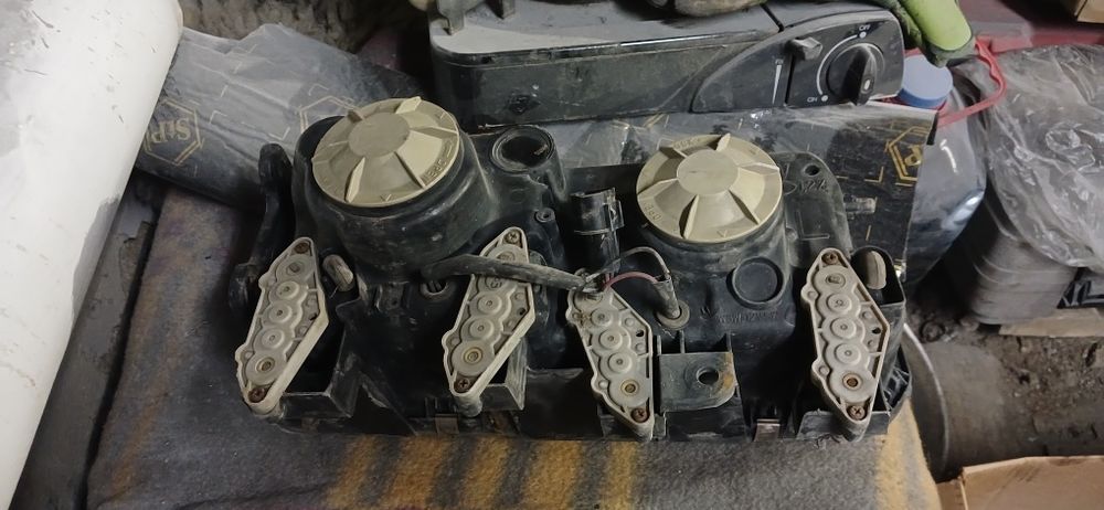 Передние фары Делика