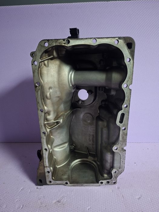 Baie de ulei Xdrive N47 D20C BMW E84 E90 E91 E92 Cod 7803073 in stare foarte buna