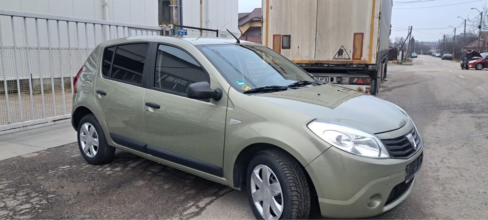 Dacia Sandero 2009 motor1.4 benzina AC ,servo,pret 2400€ negociabil