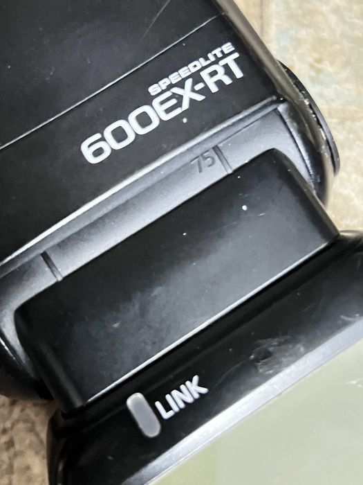 Вспышка Canon Speedlite 600EX-RT с чехлом