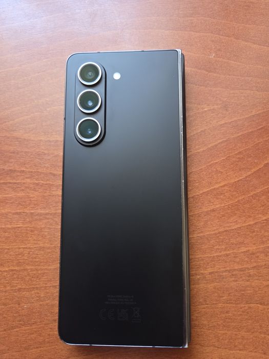 Samsung Galaxy Z Fold5 с кутия