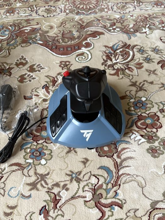 Джойстик и педали Thrustmaster