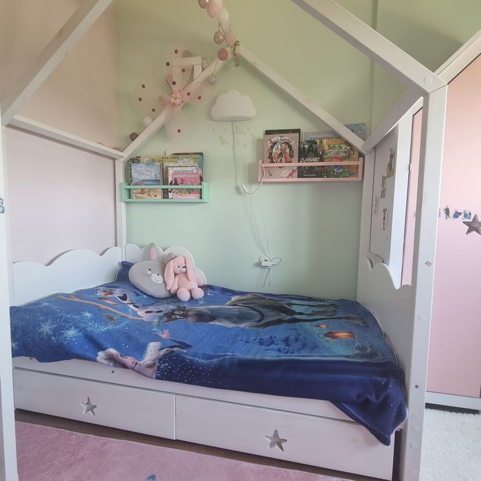 Обзавеждане за детска стая - легло, гардероб и етажерки