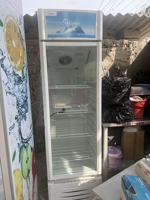 Продам витринный холодильник