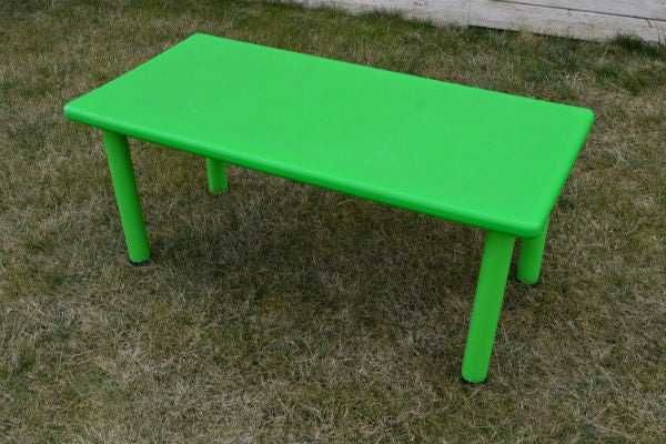 Пластмасови столчета и масички