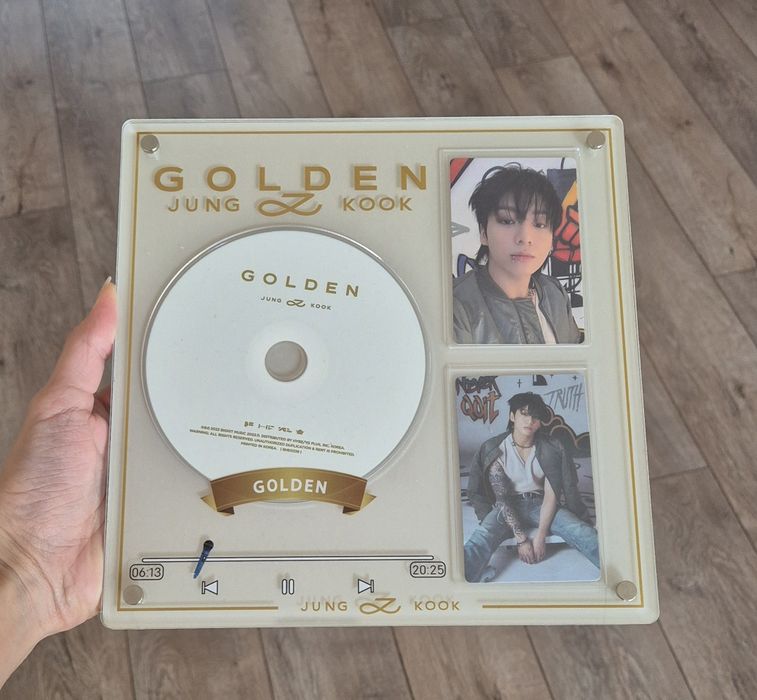 Рамка за картички Golden JungKook BTS