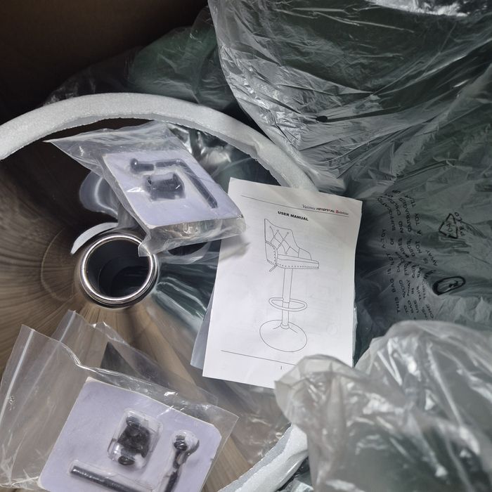 Бутиков Луксозен бар стол с висока облегалка и газов амортисьор