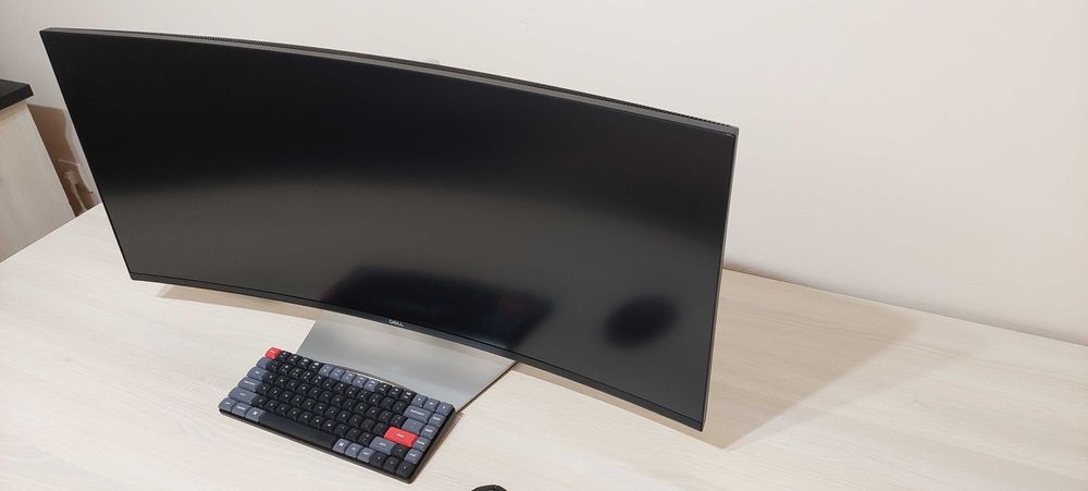 Dell UltraSharp U3821DW - 38" извит монитор 3840×1600, пълен комплект