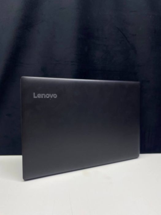Ноутбук Lenovo.