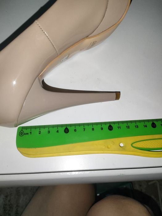 Туфли женские. Кремовые