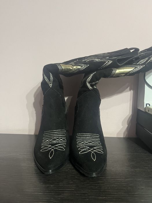 Черни ботуши