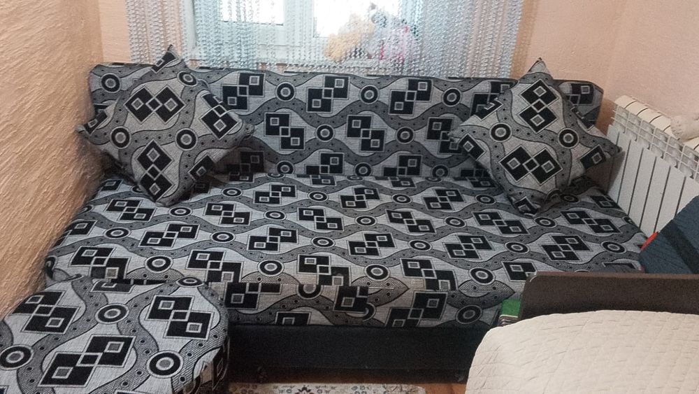 Диван орндыктарымен