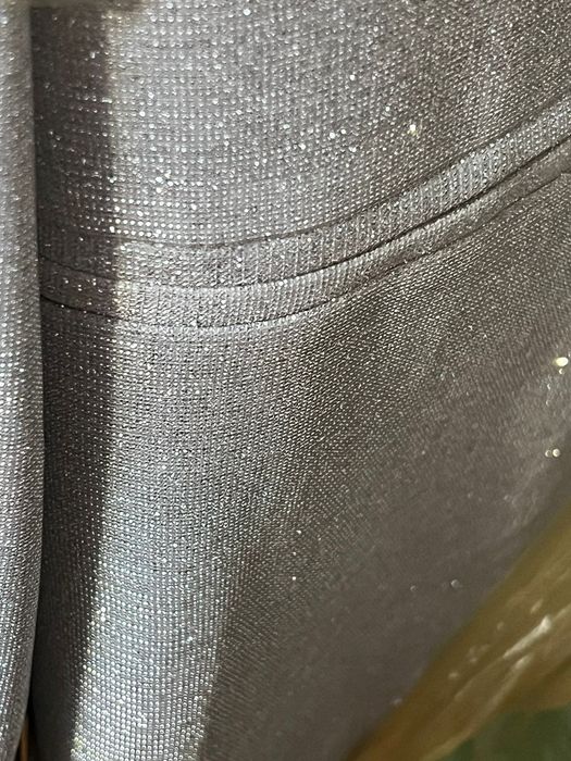 Продаю костюм красный