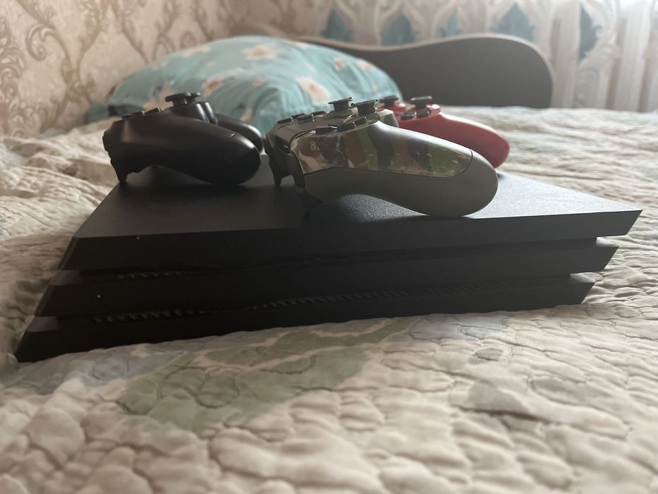 Продам ps4pro в хорошем