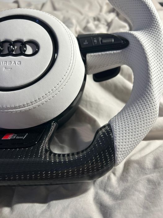 Volan Audi Carbon A1/A2/A3/A4/A5/A6/A7/A8/Q3/Q5/Q7/S/RS Alb/Negru