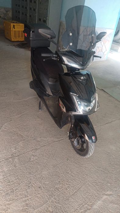 Электро скутер сотилади