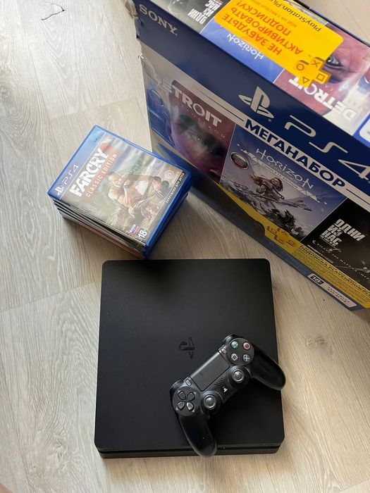 Продам  PlayStation 4 в хорошем состоянии