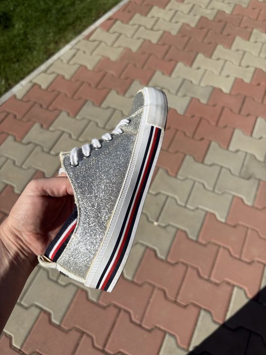 Tenisi dama Tommy Hilfiger!