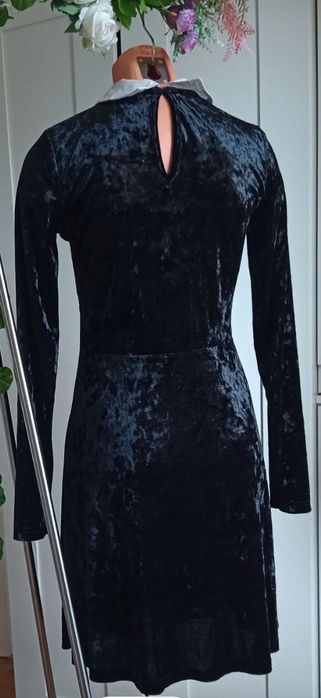 Rochie neagră cu guler alb potrivită mărimilor 36-38-40 - Destination - reduceri la loturi!