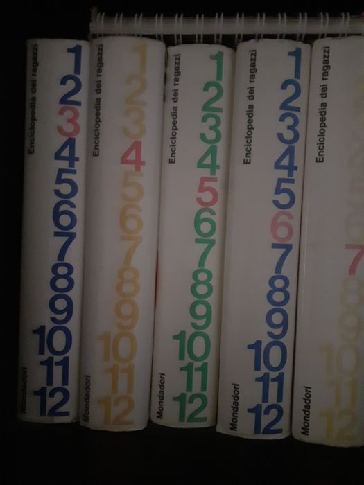 Carti, enciclopedie, 5 Ron/carte, in bloc