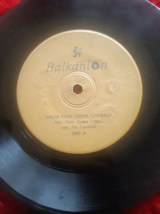 Стари грамофони плочи от едно време