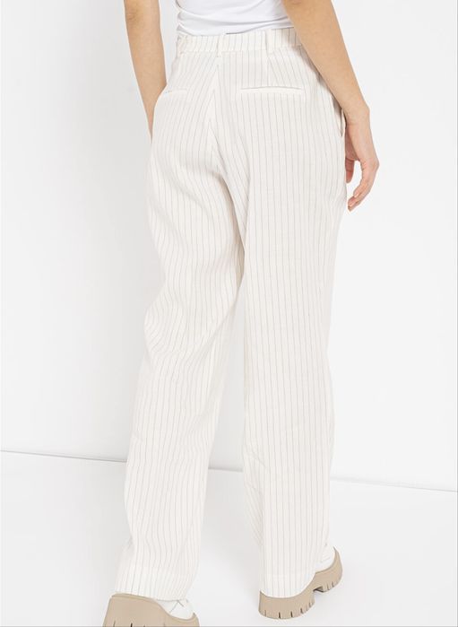 Pantaloni de vara , albi cu dungi, noi, Guess