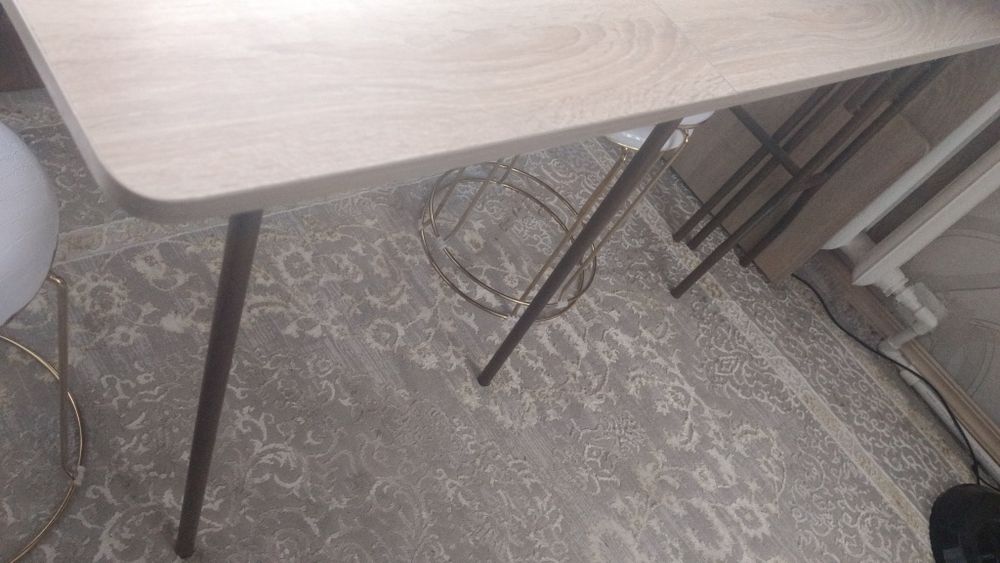 Продам стол 20тыс стол книжка 40мын.