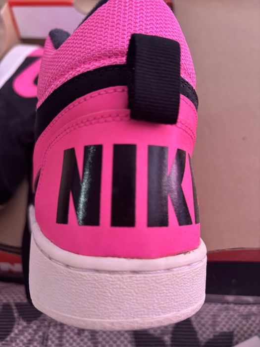 Два чифта NIKE обувки