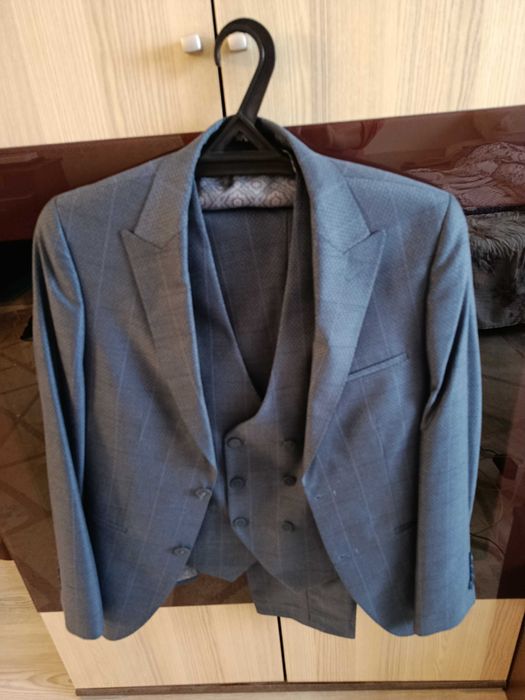 Продам б/у муж костюмы 46 размера