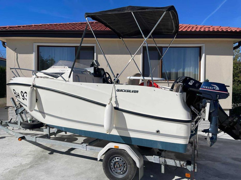 Лодка Quicksilver 455 Cabin 2017 с регистриран колесар