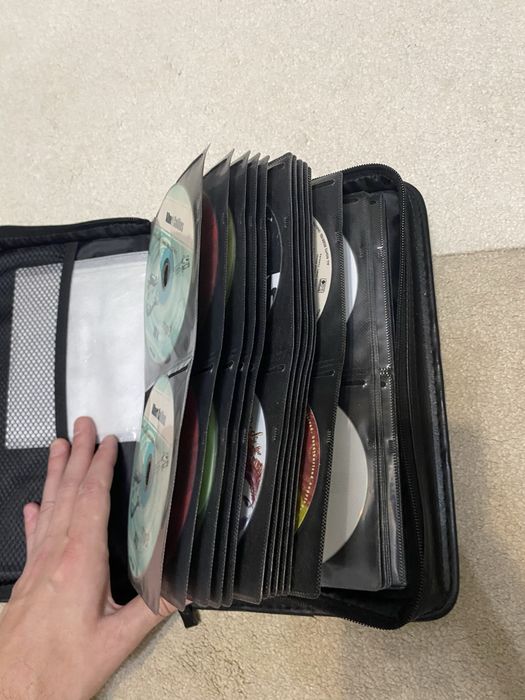 Продам сумку для компакт-дисков (вмещает 80 дисков)