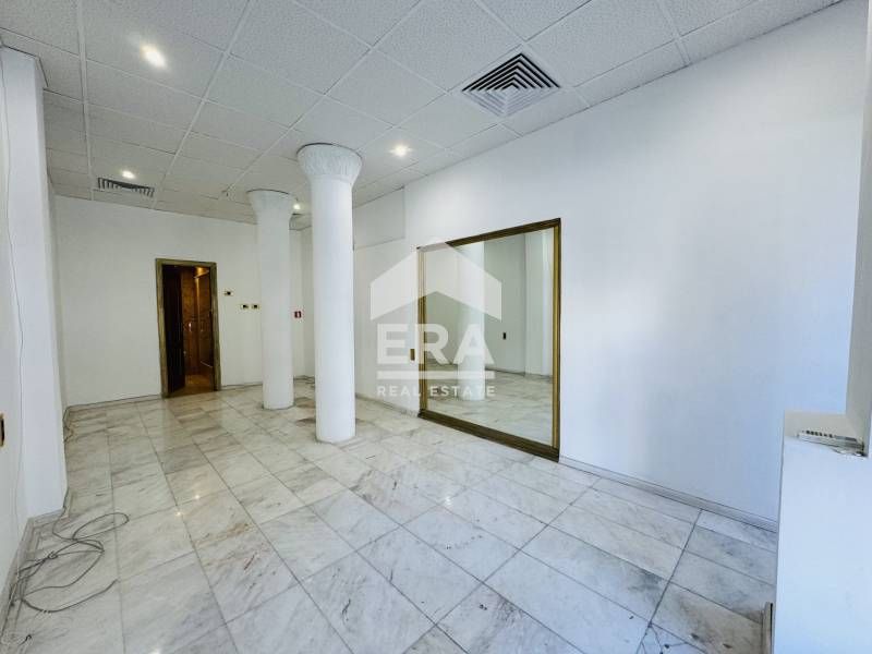 Дава се под наем Магазин в София, Център - 27 кв.м за 650 € - Снимка #1