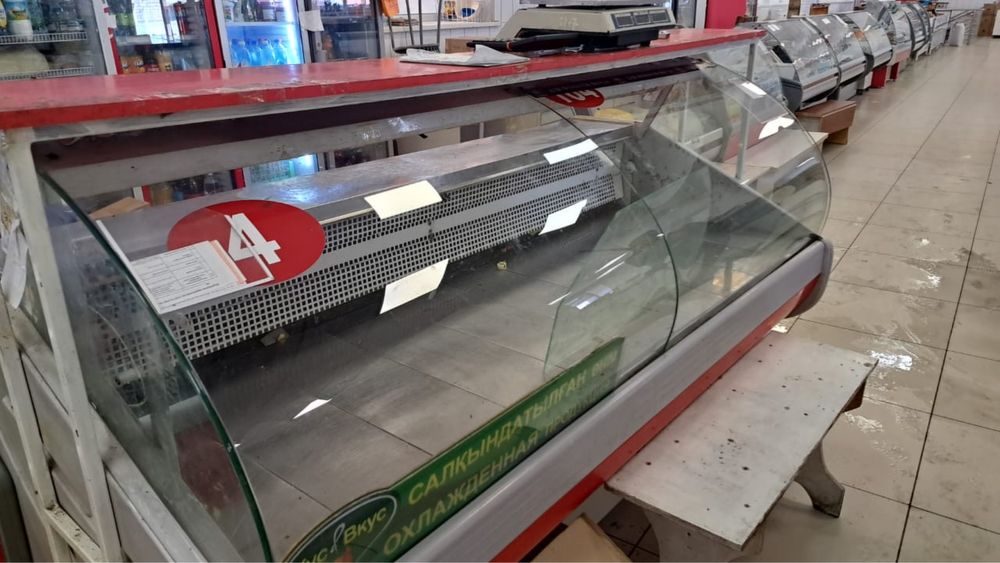 Продам витринный холодильник