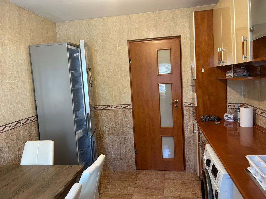 De vanzare - Apartament spatios cu 4 camere in Alexandria