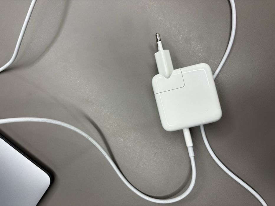 Macbook Air M1 продам