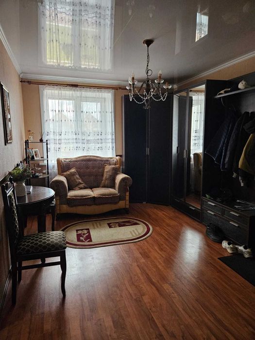 Продам  кирпичный коттедж