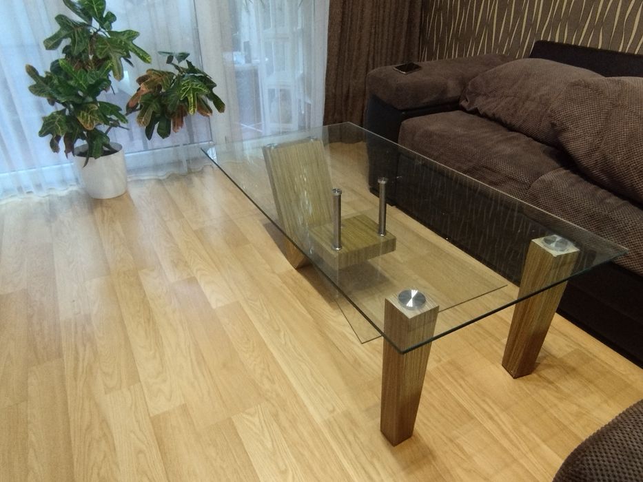 Дизайнерска Стъклена маса