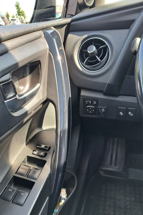 Vând Toyota Auris Hibrid 2018 cu GPL