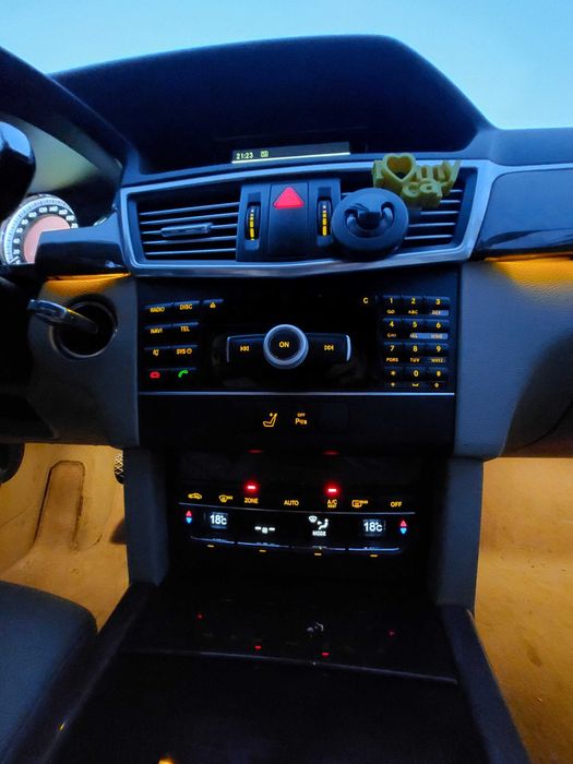 Автомобил Mercedes E350 2011г.